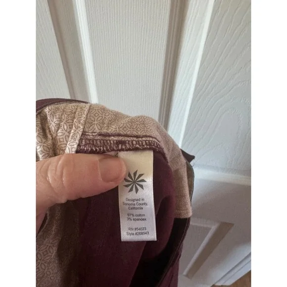 Athleta‎ Burgundy Cargo Utility Pants Women's Size 10 Tall Zippers Ankle Detail - Picture 10 of 12